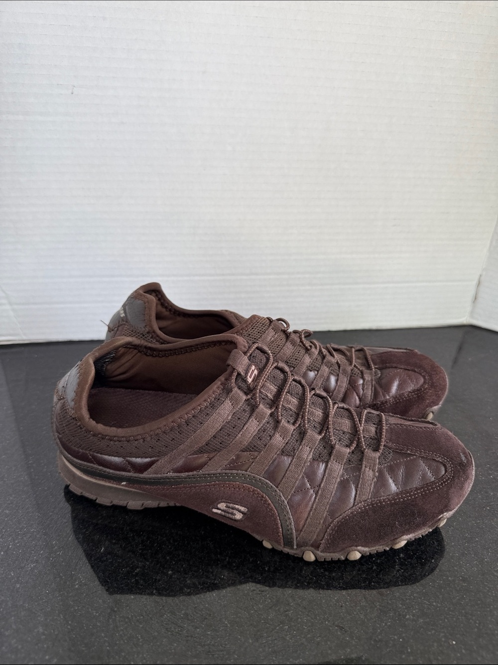 Skechers Women's Suede Slip On Sneakers Size 8.5 Bungee Laces Brown
